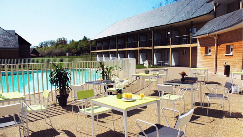 Vente privée Résidence hôtelière Hauts de Honfleur – La piscine chauffée, ouverte en saison