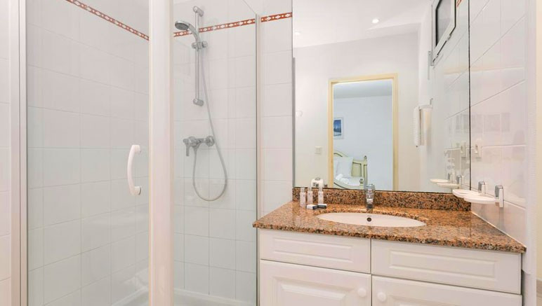 Vente privée Résidence Villas les Dunes de la Prade – Salle de bain avec douche ou baignoire