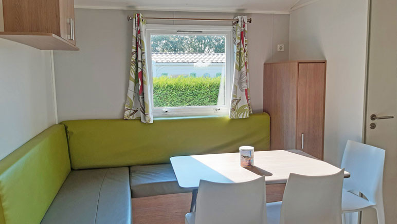 Vente privée Camping 3* Les Brillas – Dans un mobil-home avec un salon confortable
