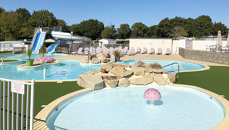 Vente privée Camping 3* Ker Yaoulet – Accès gratuit à l'espace aquatique extérieur avec piscine et toboggans