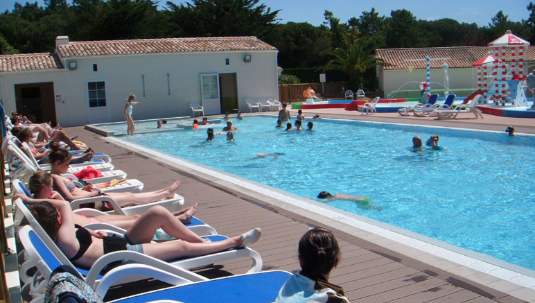 Vente privée Camping 4* au Val de Loire en Ré – La piscine extérieure chauffée