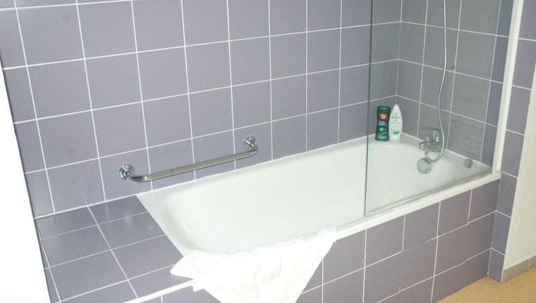 Vente privée Résidence 3* Les Adrets de Peyragudes – Salle de bain avec douche ou baignoire