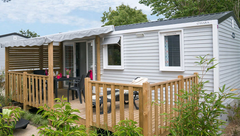 Vente privée Camping 5* Les Iles – Votre mobil-home tout confort avec terrasse aménagée