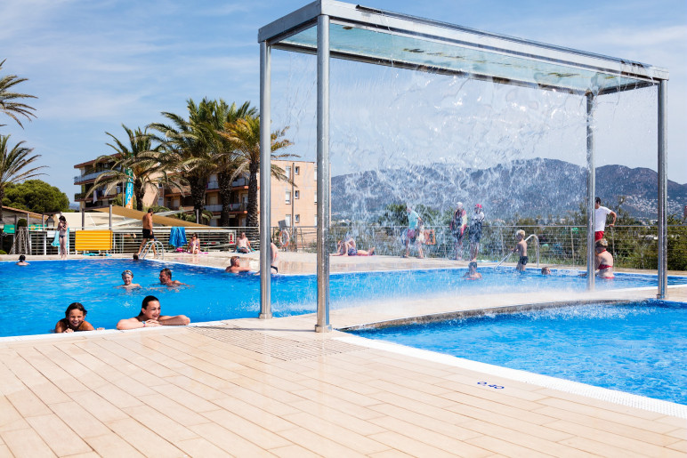 Vente privée Camping Castell Mar – L'accès aux deux piscines extérieures et à la pataugeoire