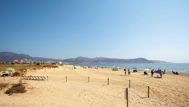 Vente privée Camping Castell Mar – Profitez des belles plages de la Costa Brava à seulement 400 m du camping