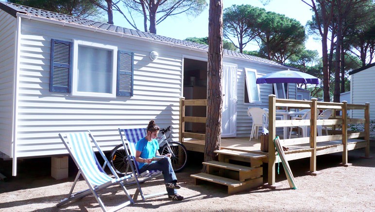 Vente privée Camping 3* El Pla de Mar – Votre mobil-home avec salon de jardin