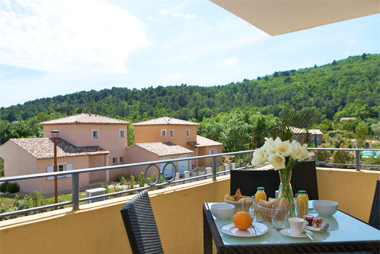 Vente privée Resort & Spa 4* Le Château de Camiole – Balcon dans certains appartements