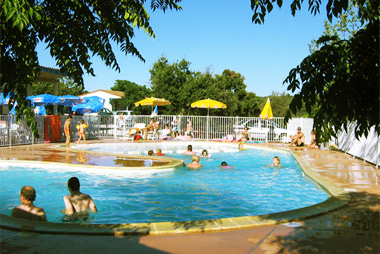 Vente privée Camping 3* Les Mélias – Accès inclus à la piscine extérieure (juin à sept.)