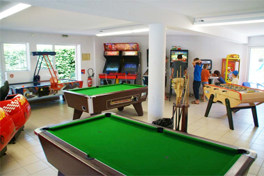 Vente privée Domaine de la Marina 4* – Salle de jeux avec billard (payant)