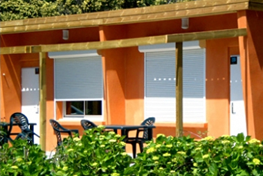 Vente privée Camping Le Domaine d'Anghione 4* – Terrasse pour tous les bungalows