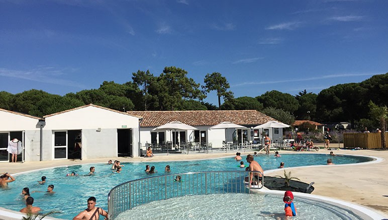 Vente privée Camping 4* Le Suroit – La pataugeoire pour les plus petits