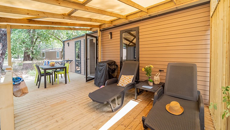 Vente privée Camping Les 4* Couleurs de la Coubre – Avec une agréable terrasse équipé