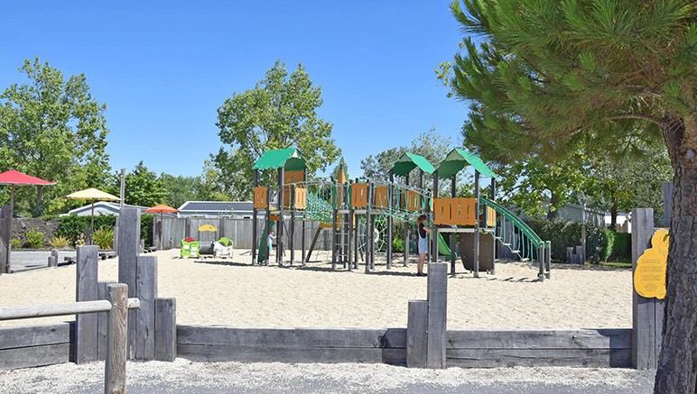 Vente privée Camping 4* Domaine de Beaulieu – Aire de jeux pour enfants en libre accès