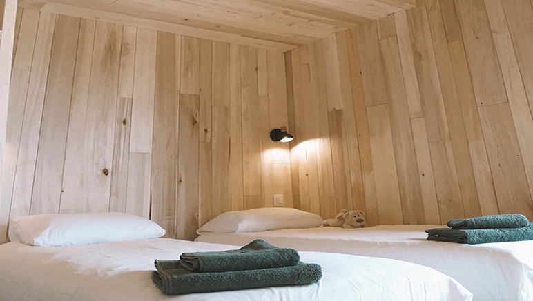 Vente privée Domaine St Amand – Une chambre avec deux lits simple