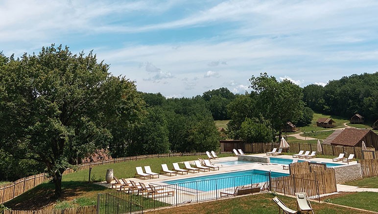 Vente privée Domaine St Amand – Une piscine ouverte de mai à octobre