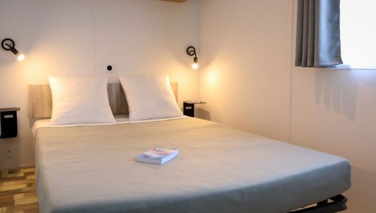 Vente privée Camping 4* Ker Yaoulet - Plage – Chambre avec lit double