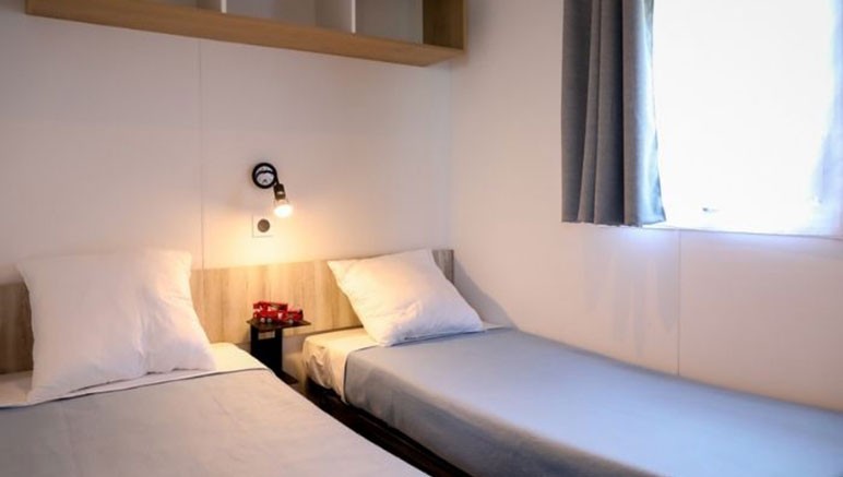 Vente privée Camping 4* Ker Yaoulet - Plage – Chambre avec lits simples