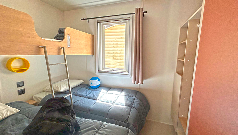 Vente privée Camping 4* Le Bosc – Chambre avec des lits simples