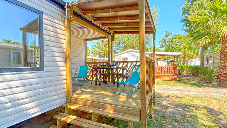 Vente privée Camping 4* Le Bosc – Vous séjournez dans un mobil-home tout confort avec terrasse