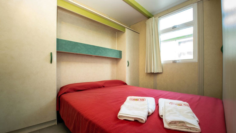 Vente privée Camping 4* Vilanova Park – Chambre double du chalet pour 5 personnes