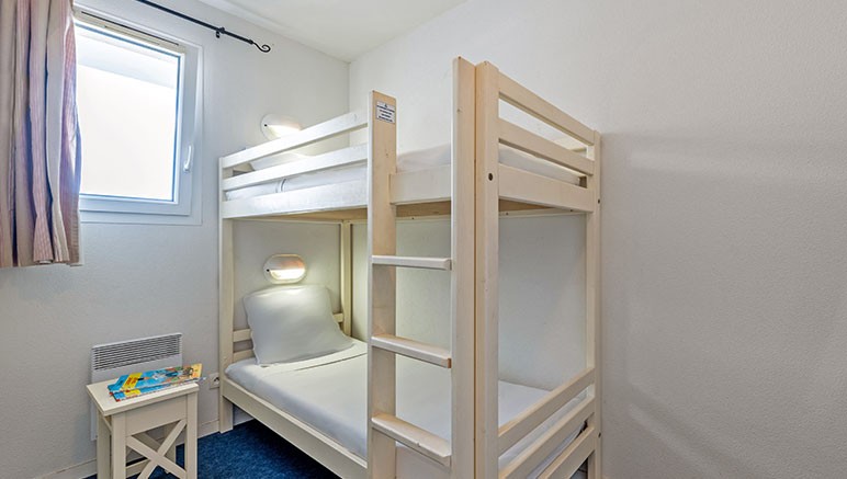 Vente privée Le Domaine de Bertheaume – Cabine avec deux lits superposés