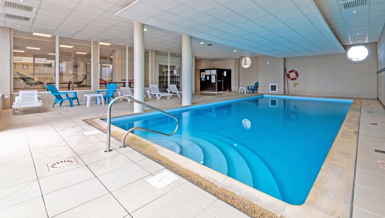 Vente privée Le Domaine de Bertheaume – L'accès inclus à la piscine intérieure chauffée, et au sauna