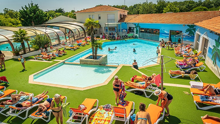 Vente privée Camping 4* Oléron Loisirs – Accès libre à l'espace aquatique avec piscine extérieure et la piscine couverte