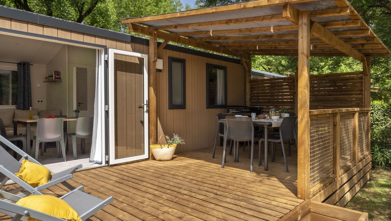 Vente privée Camping Lou Castel 4* – Avec une agréable terrasse
