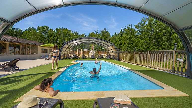 Vente privée Camping Lou Castel 4* – L'accès à la piscine couverte