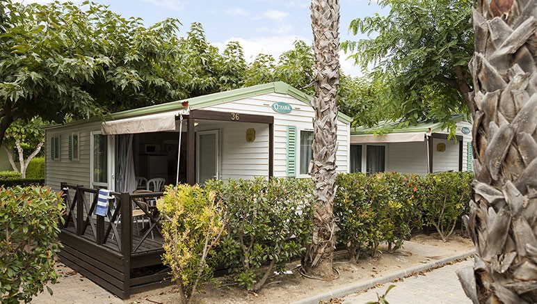 Vente privée Camping Platja Cambrils – Vous séjournerez dans un logement tout confort avec terrasse (photos variant selon logement)