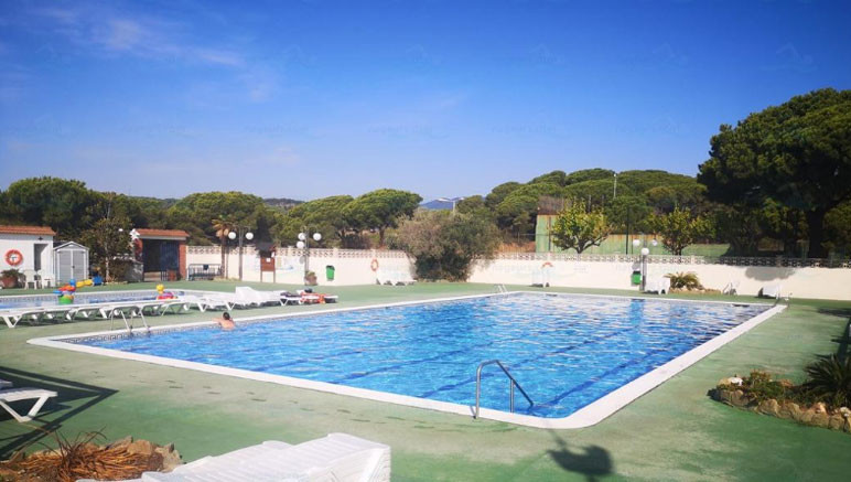Vente privée Camping 3* Roca Grossa – Accès libre à la piscine extérieure et à la pataugeoire