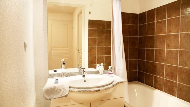 Vente privée Résidence 3* Les Chalets du Bois Méan – Salle de bain avec douche ou baignoire