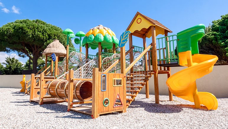 Vente privée Camping 4* Les Mûriers - Plage – L'aire de jeux pour enfants