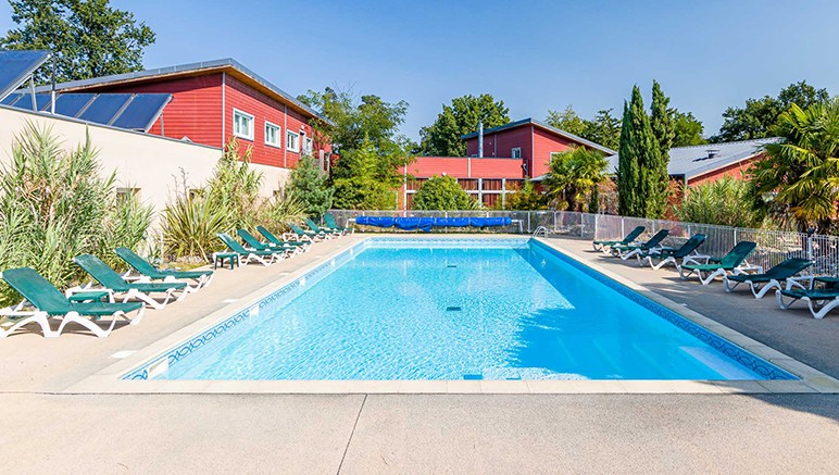 Vente privée Relais du Plessis + Entrées au parc – L'accès à la piscine extérieure chauffée de mai à septembre