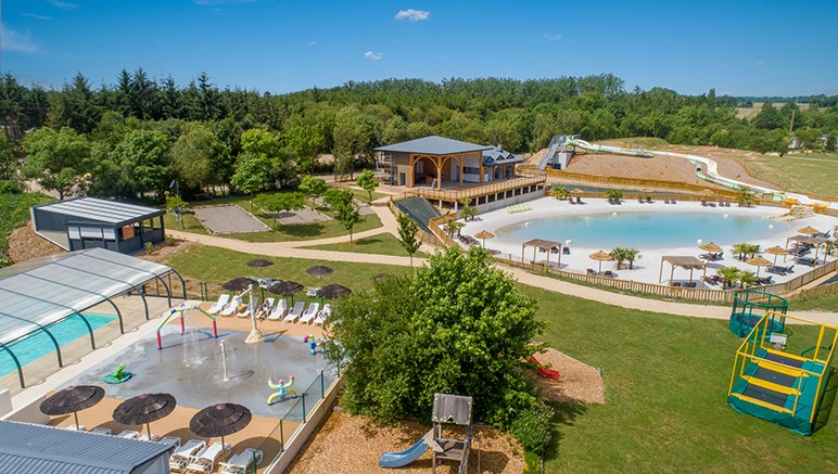 Vente privée Camp. 4* Campilô + Entrées au Puy du Fou – Profitez de l'espace aquatique avec piscines, toboggans et un magnifique lagon