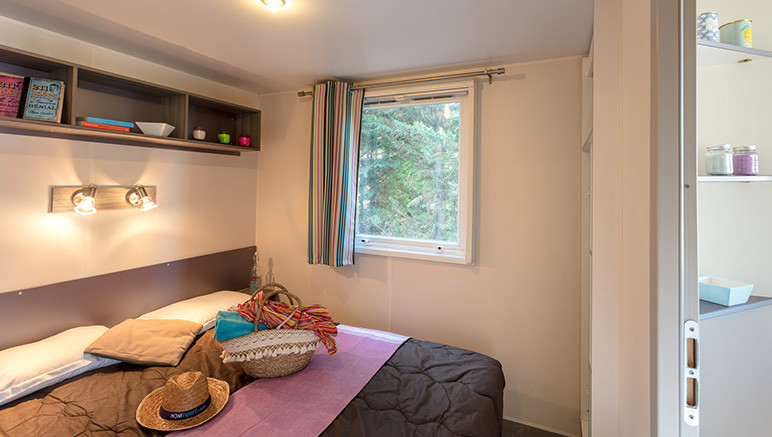 Vente privée Camping 4* La Palmeraie – La chambre avec lit double