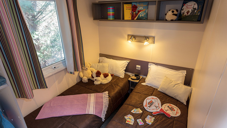 Vente privée Camping 4* La Palmeraie – La chambre avec deux lits simples