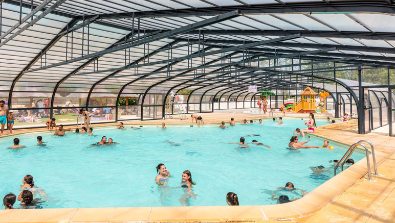 Vente privée Camping 5* Le Domaine de la Yole – Mais aussi une belle piscine couverte