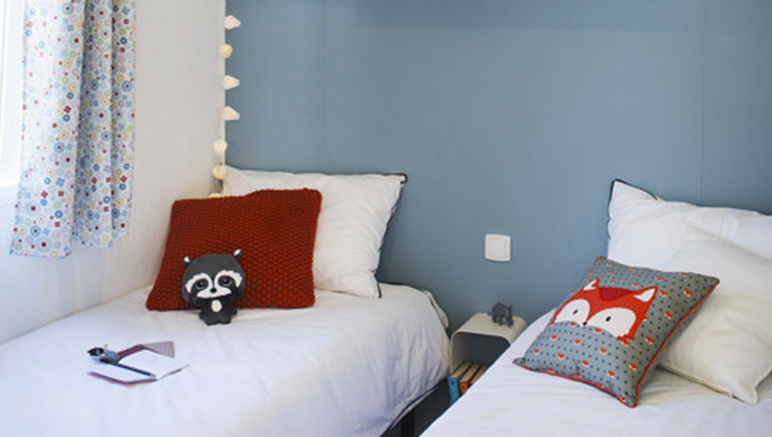 Vente privée Camping 4* Les Flots Bleus - Plage – Une chambre avec deux lits simples
