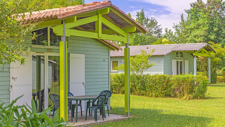 Vente privée Résidence Port Lalande – Terrasse avec mobilier de jardin