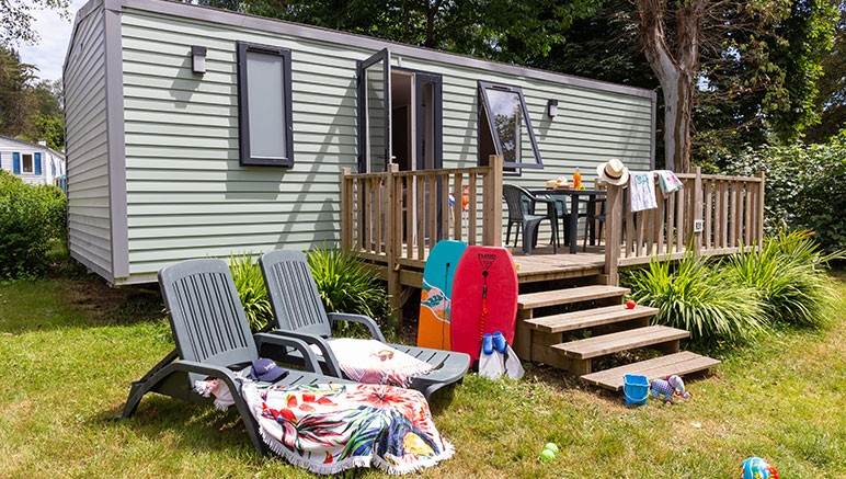 Vente privée Camping 5* l'Orangerie de Lanniron – Vous séjournerez dans un mobil-home tout confort avec terrasse