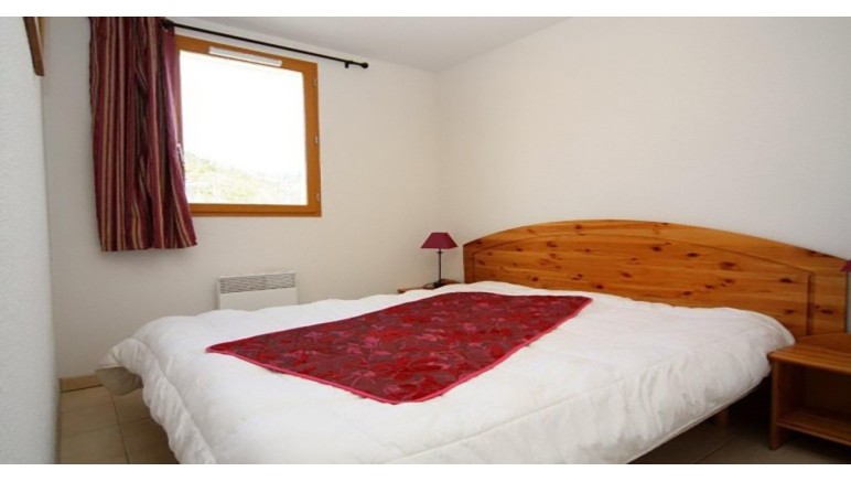 Vente privée Hameau des Sources 3* – Une chambre avec un lit double