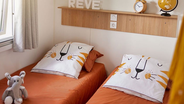 Vente privée Camping 4* Les Jardins du Morbihan – La chambre avec deux lits simples