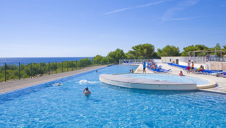 Vente privée Camping 4* L'Arquet Côte Bleue - Plage – L'accès à la piscine à débordement toute la saison