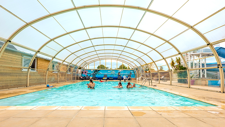 Vente privée Camping 4* Le Robinson – La piscine couverte chauffée