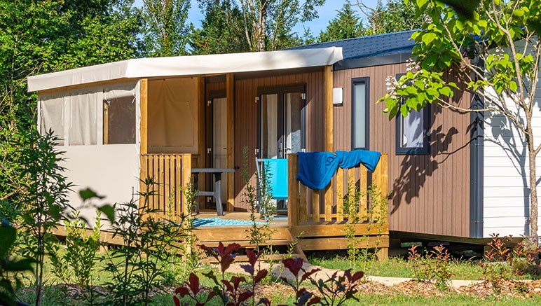 Vente privée Camping 4* Campilô – Un mobil-home tout confort avec terrasse vous y attend
