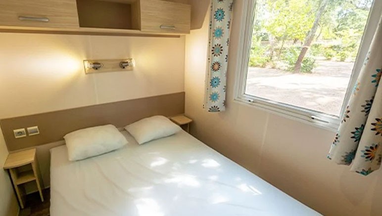 Vente privée Camping 3* Valverde – Chambre avec lit double