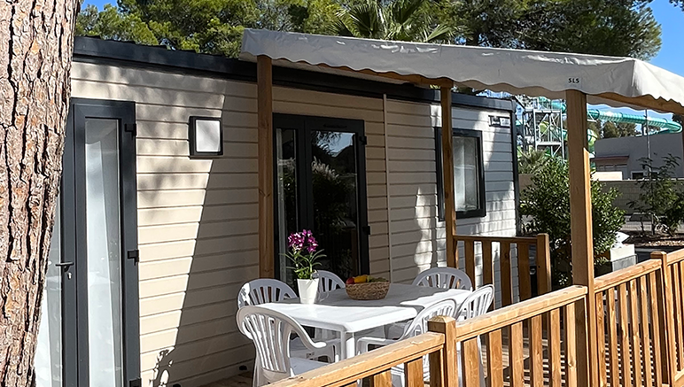 Vente privée Camping 4* L'Oasis & California – Votre séjournez dans un mobil-home avec une agréable terrasse