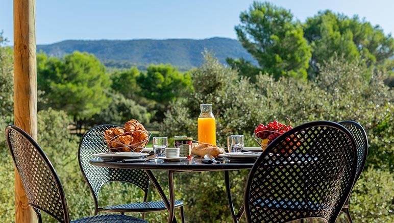 Vente privée Domaine 4* Provence Country Club – Service premium inclus avec le service boulangerie offert le lendemain de l'arrivée