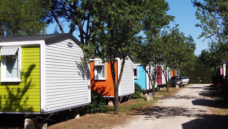 Vente privée Camping 4* Les Amandiers – Les allées du camping hautes en couleurs